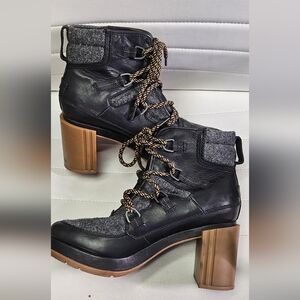 Sorel Black and Gray Ankle Boots with Tan Soles Nwot Sz 10